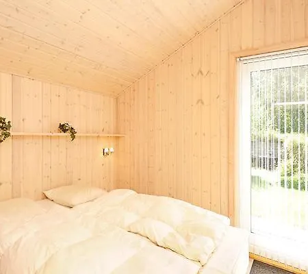 Three-bedroom Holiday In 11