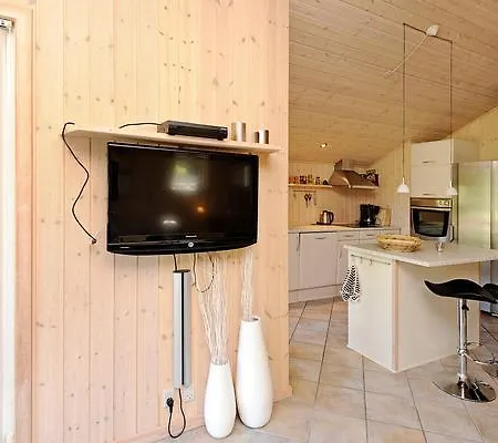 Three-bedroom Holiday In 11 * Oksbol (Syddanmark)